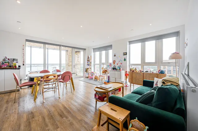 144 Compton House, 7 Victory Parade, Plumstead Road, London, photo 1