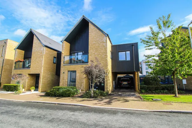 Barnsley Wood Rise, Newhall, CM17, photo 1