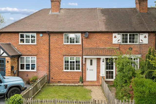 Sutton Road, Cookham SL6 9RE, photo 1