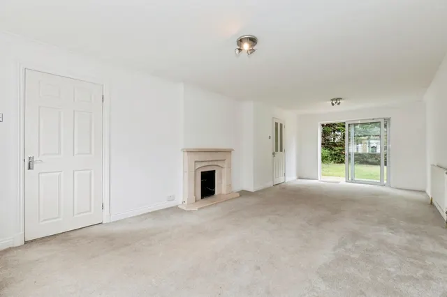 Wilton Place, New Haw, KT15, photo 3