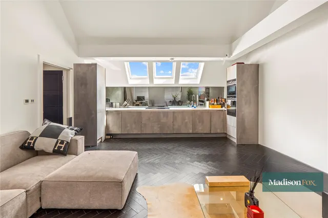Manor Road, Chigwell, IG7, photo 3