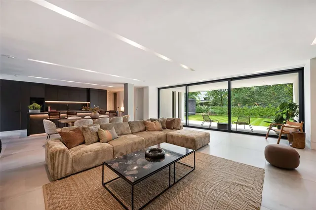 North Road, Hale, Cheshire, WA15 0NS, photo 1