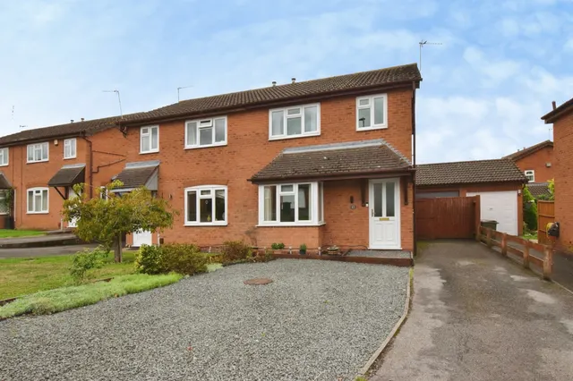 Well Spring Hill, Wigston, LE18, photo 1