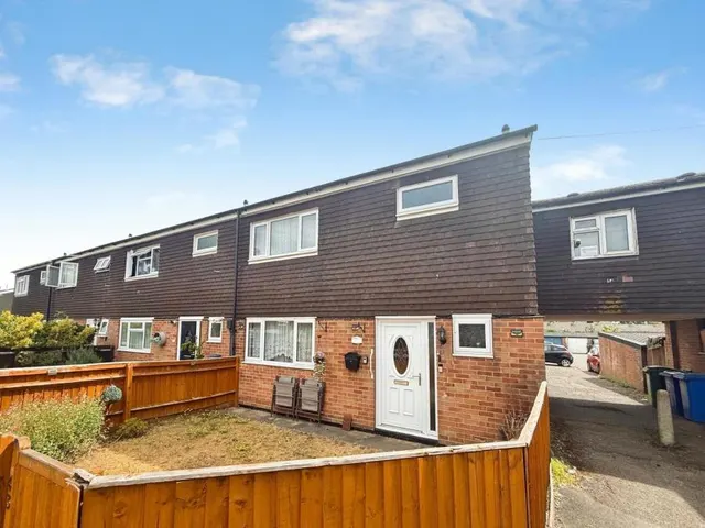 Blenheim Drive, Bicester, OX26, photo 1