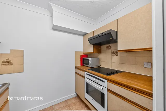 Friern Park, London, N12, photo 3