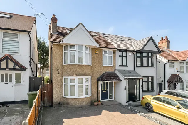Wood End Avenue, Harrow, HA2, photo 1