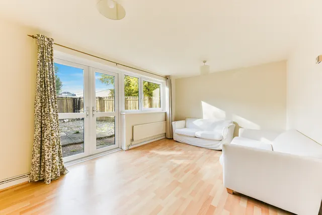 Ericcson Close, London, SW18, photo 1