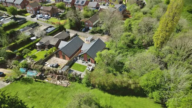 Photo 2 — Off the Avenue, Sutton-in-Ashfield, Nottinghamshire, NG17