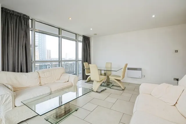 Gerry Raffles Square, London, E15, photo 3