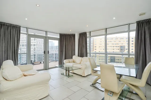 Gerry Raffles Square, London, E15, photo 2