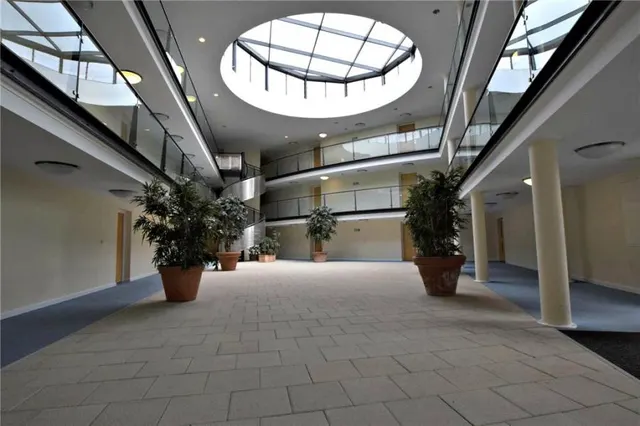 Wells Crescent, Marconi Plaza, CM1, photo 3