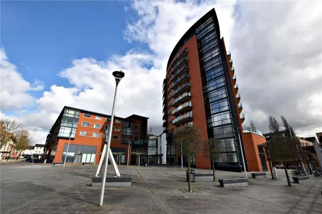 Wells Crescent, Marconi Plaza, CM1, photo 1