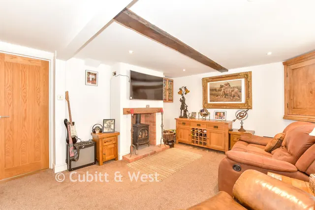 London Road, Horndean, PO8, photo 3
