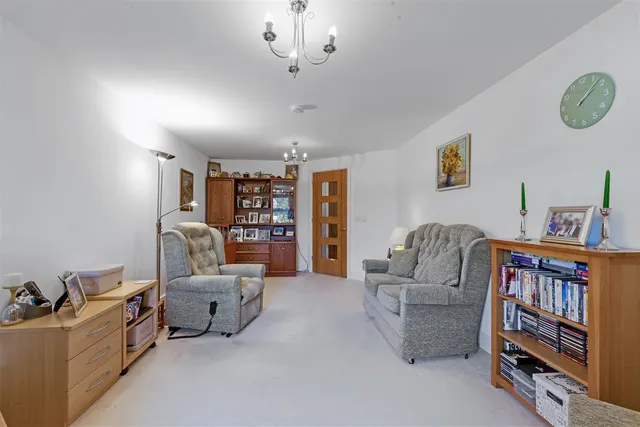 High Street, Ongar, CM5, photo 2