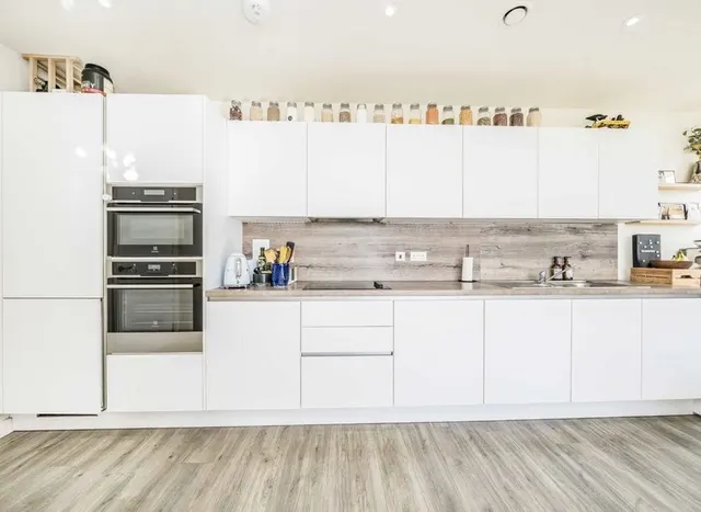Moorhen Drive, West Hendon, NW9, photo 2