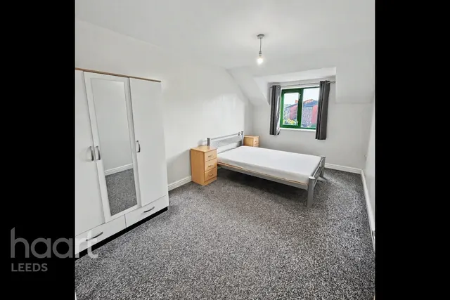 Admiral Street, Leeds, LS11, photo 3