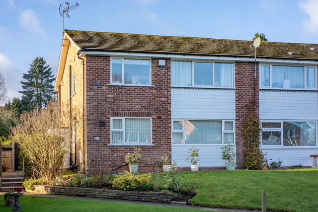 The Longlands, Barnt Green, B45, photo 1
