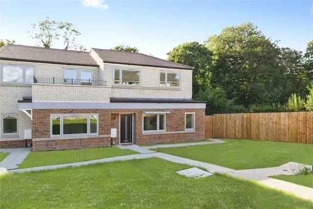 Photo 2 — Fairoak Close, Kenley, CR8