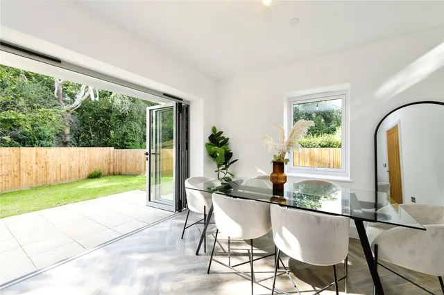 Fairoak Close, Kenley, CR8, photo 1