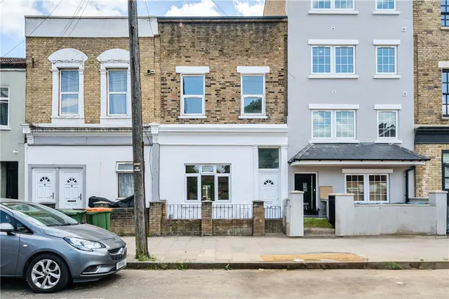 3 bedroom house — Windmill Lane, London, E15