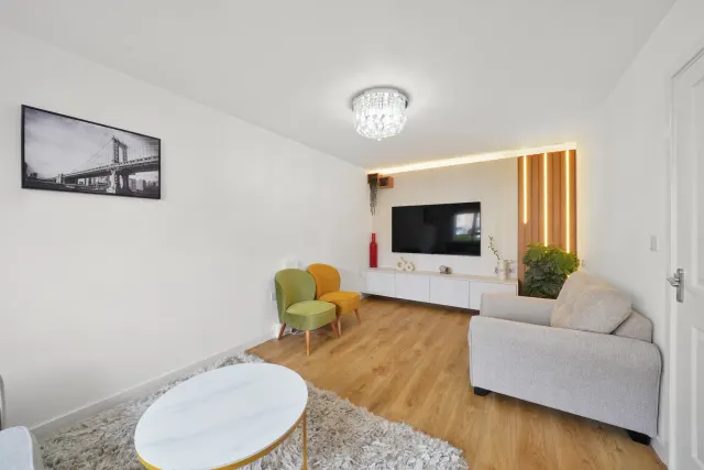 Photo 3 — Lange Road, Harrow , Harrow , HA2 6FB