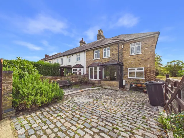 4 bedroom elmwood avenue, feltham, middlesex,tw13, Elmwood Avenue, Feltham, TW13