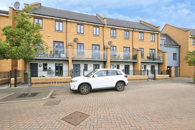 Spring Avenue, Hampton Vale, Peterborough, photo 1