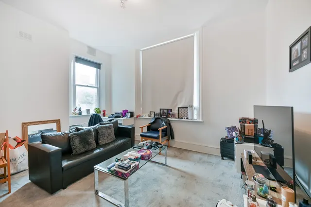 Photo 2 — Flat 4, 23 Kingston Hill, Kingston upon Thames