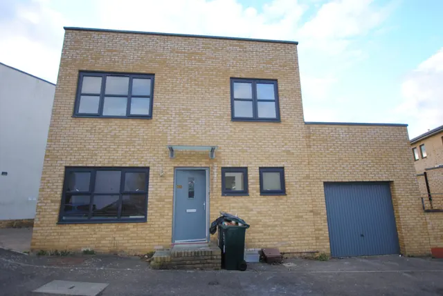 Courtyard Mews, Greenhithe, DA9, photo 1