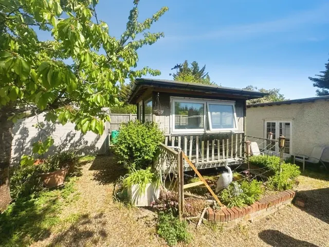 Shenley Road, Borehamwood, photo 1