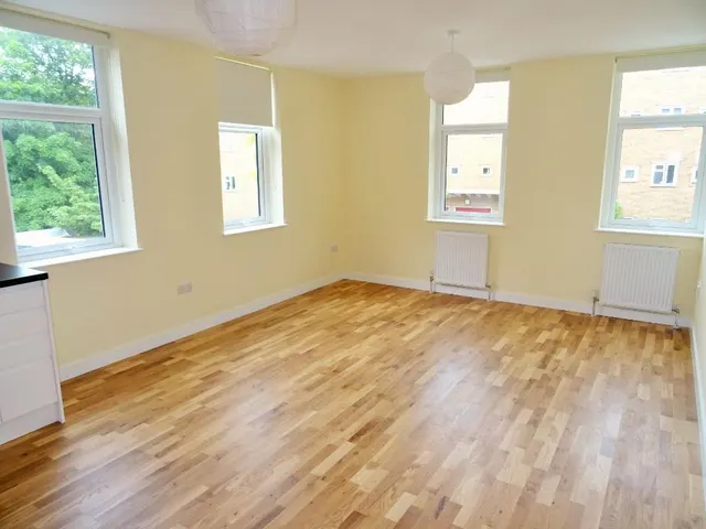 Heath Square, Haywards Heath, RH16, photo 3