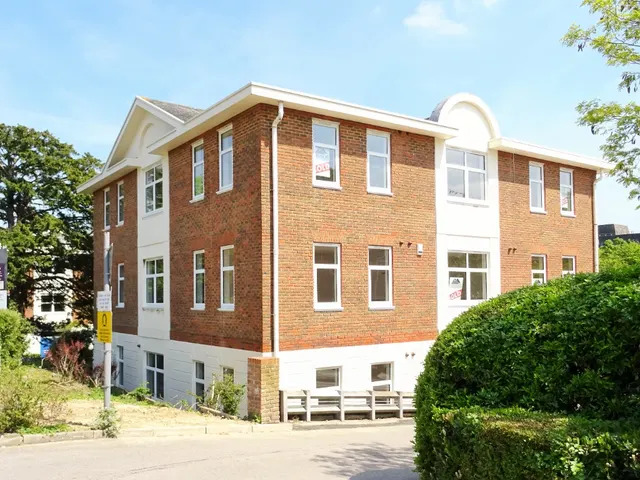 Heath Square, Haywards Heath, RH16, photo 1