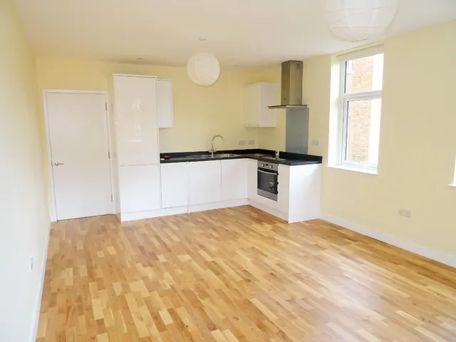 Heath Square, Haywards Heath, RH16, photo 2