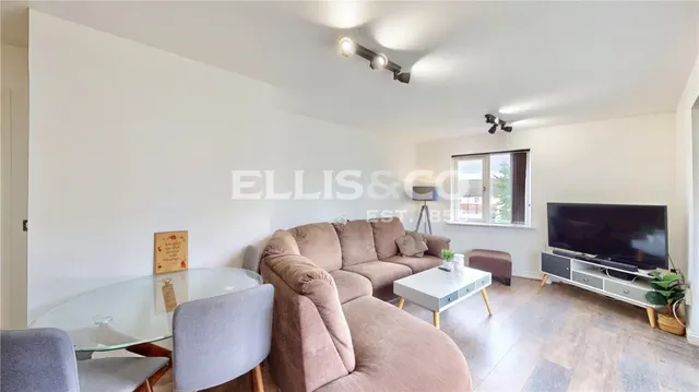 King George Crescent, Wembley, HA0, photo 1