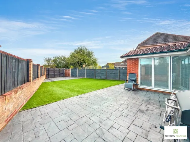 St. Davids Grove, Ingleby Barwick, photo 3