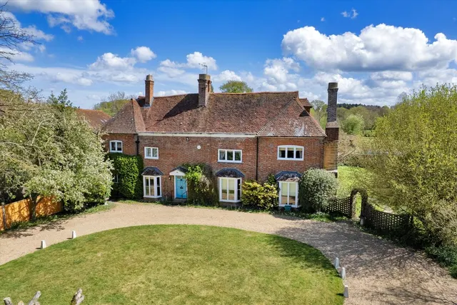Lydens Lane, Hever, TN8, photo 1