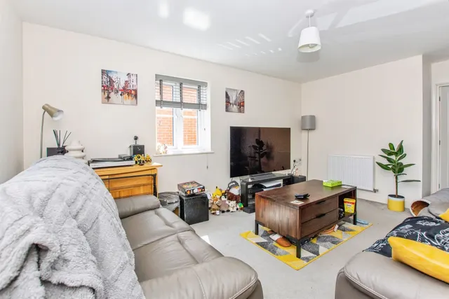Photo 2 — Ashburton Close, Holbeach, Spalding