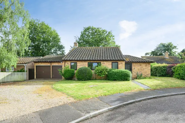 Meadow Walk, Great Abington, CB21, photo 1