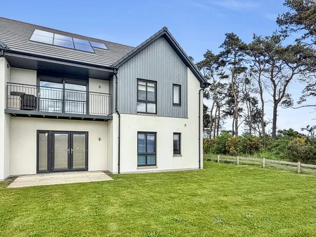 Carnegie Court, Elgin, photo 1