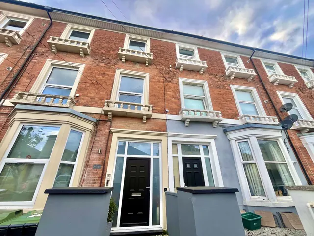 Spacious Ground Floor Apartment, DT4, photo 1