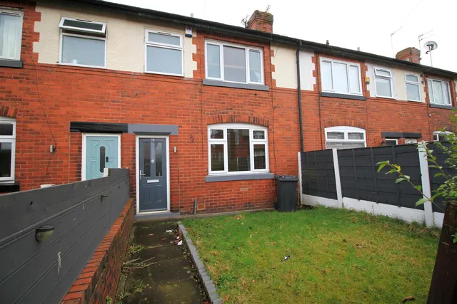 Lord Street, Dukinfield, photo 1
