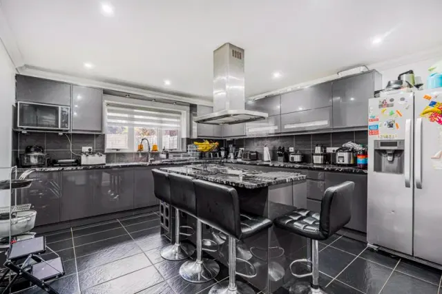 Photo 3 — Winstanley Lane, Shenley Lodge, Milton Keynes, Buckinghamshire, MK5 7BT