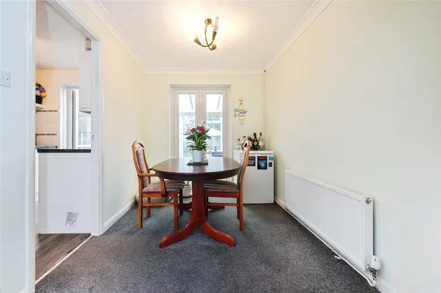 Torridge Gardens, West End, SO18, photo 3