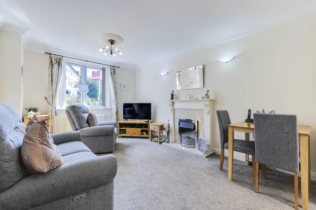 Regent Crescent, Horsforth, LS18, photo 2