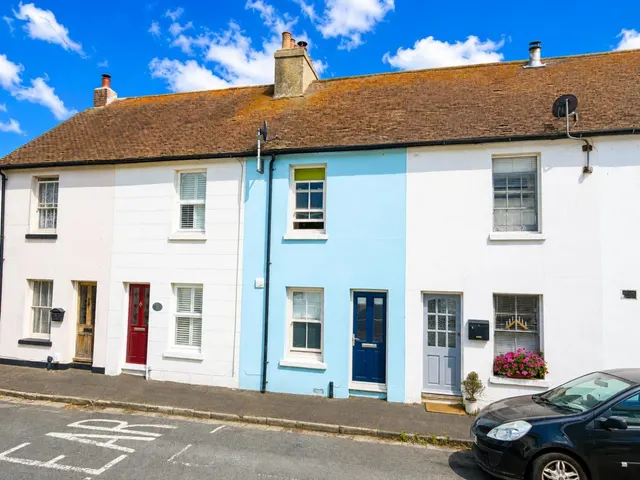 Wood Road, Hythe, photo 1