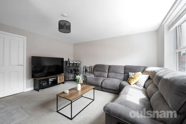 Photo 3 — Oakdale Close, Redditch, Worcestershire, B98 7UW