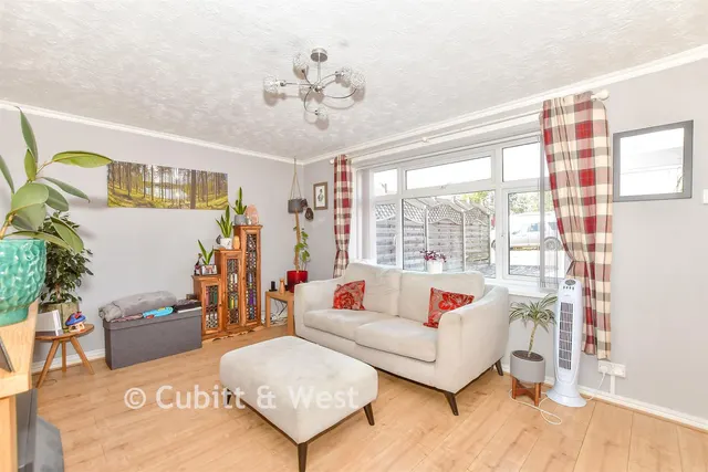 Priorsdean Crescent, Havant, PO9, photo 3
