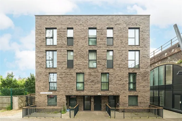 Gladstone Terrace, Nine Elms, photo 1