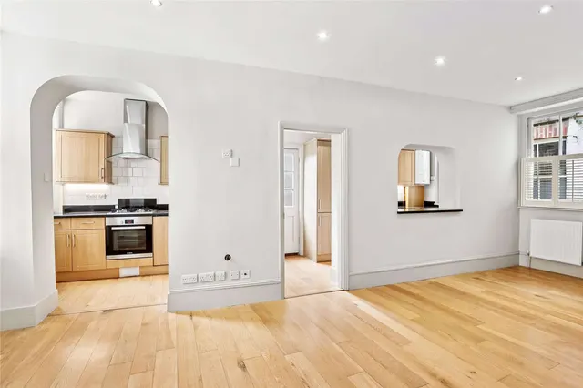 Photo 3 — Aynhoe Mansions, Aynhoe Road, London, W14 0QB