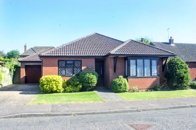 Detached Bungalow in Holt, photo 1
